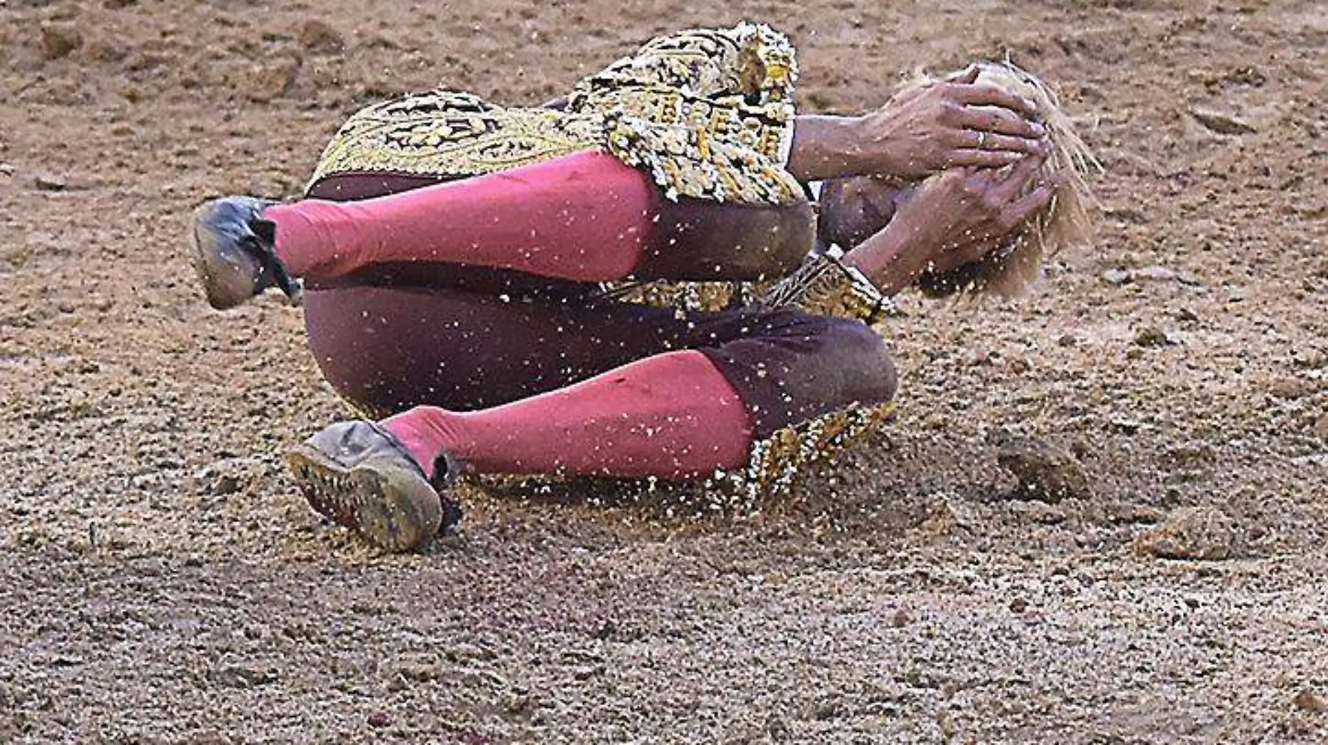 La impresionante cornada en la nariz del torero Lalo de María